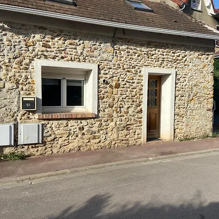 Maison Au Calme A L'oree Du Bois. Acces A13-a14 Holiday home